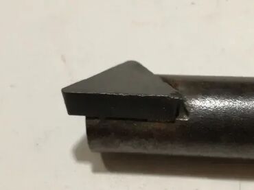 Ostali uređaji: Strugarski noz, Strugarski noz Fi 15mm, sa vidijom (4409) Cena je po — 3