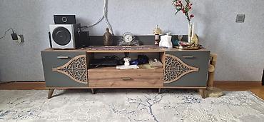 ev telefon altlığı: İşlənmiş, Düz TV altlığı, Polkalı, Laminat — 1