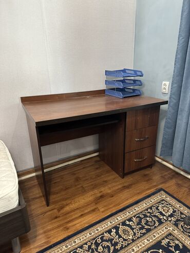 универсионный стол: Комплект офисной мебели, Стол, Б/у