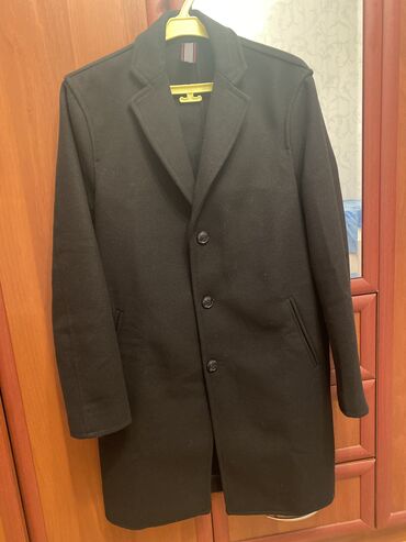 Пальто: Новое пальто фирма Sisley. Купила сыну, ни разу не одел. Даже карманы