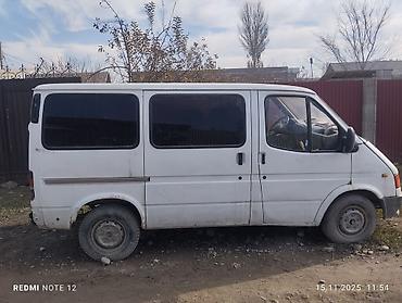 кемперы: Ford Transit пассажирский микроавтобус (белый, длинная база, 4 двери — 3