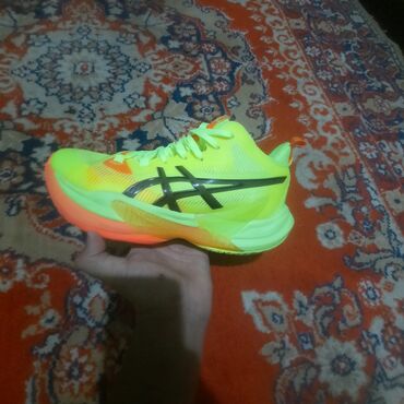 asics бишкек цена: Кроссовки Asics яркого неоново-желтого цвета с черными и оранжевыми