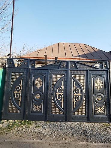 Металлические складные ворота черного цвета с золотистыми at lalafo.kg Металлические складные ворота черного цвета с золотистыми