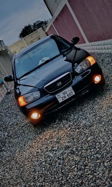 Hyundai Elantra: 2 l | 2001 il Sedan