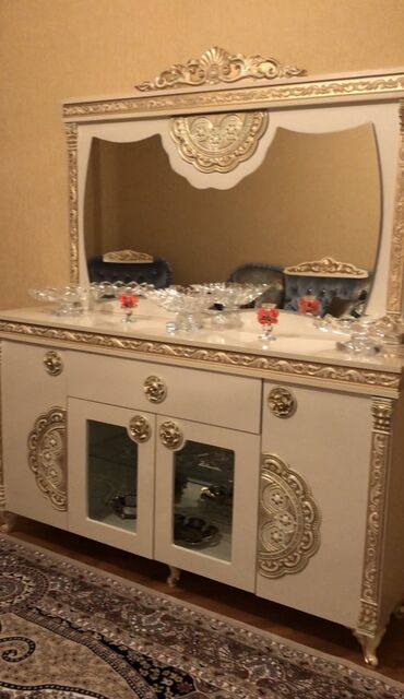 Yataq otağı dəstləri: 2 təknəfərlik çarpayı, 2 tumba, Komod, Termo, Azərbaycan, İşlənmiş — 4