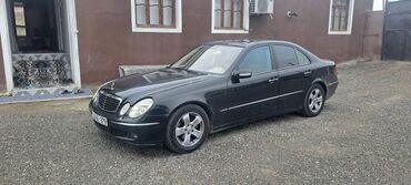 Mercedes-Benz: Mercedes-Benz E 240: 2.6 l | 2002 il Sedan — 5