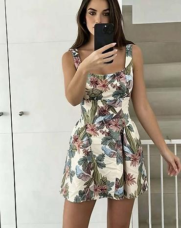 pull and bear torbice: Ženska letnja haljina sa cvetnim printom - Model: mini A-kroj sa — 1