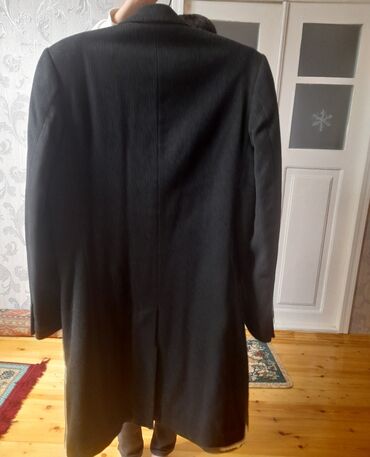 Paltolar: Palto satılır.Cristobal Türkiyənindi. Az istifadə olunub. Səliqəlidir — 9