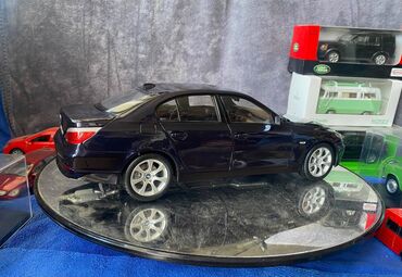 Avtomobil modelləri: Коллекционная модель BMW 545i E60 dark blue 2008 KYOSHO Scale 1:18 — 8