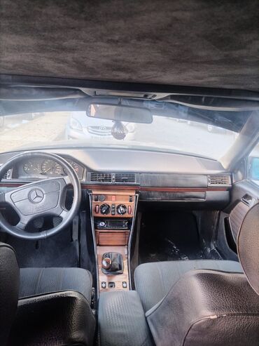 Mercedes-Benz: Mercedes-Benz 250: 2.5 l | 1993 il Sedan — 12