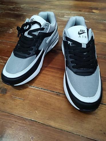 Patike: Nike patike brojevi i cena ispisana na slikama — 3