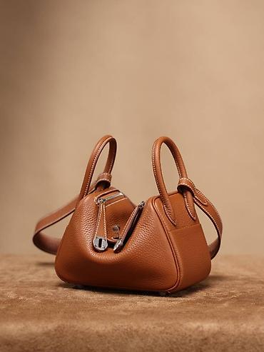 Torbe: Kožna torba u boji konjaka – kompaktan model sa ručkama - Materijal — 8