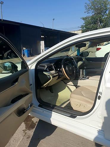 byd e1: Toyota Camry: 2018 г., 2.5 л, Автомат, Гибрид, Седан — 2