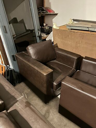 Ofis dəst mebeli: Ofis mebel dəsti Tərkib: - İş masası: L‑şəkilli, geniş iş səthi. Yan — 10