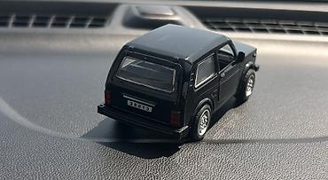 mini cooper: Qara rəngli miniatura off-road avtomobil modeli - Korpus: metal və — 7