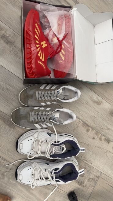 шлепки обувь: Nike размер 40 оригинал
Adidas Размер 41