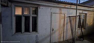 Həyət evləri və villalar: M.Ə. Rəsulzadə qəs. 8 otaq, 4 kv. m, Orta təmir — 6