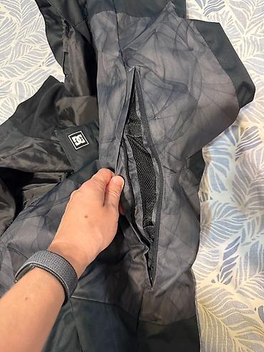 Кышкы спорт: Куртка, DC Shoes, Колдонулган, Желдетүү тешиктери, Ички жана тышкы чөнтөктөрү, Эки катмарлуу кездеме — 4
