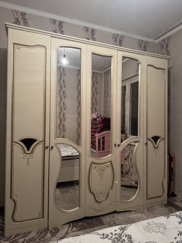 мебель для спальни новые: Шыаньер, двух яростный кровать, тумбочки!!! Можно по отдельности!!!!