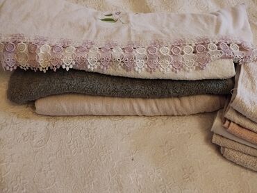 Parçalar: Məhsul: Ev tekstili dəsti Təsvir: - Çarpayı üzü və dəst parçaları — 12