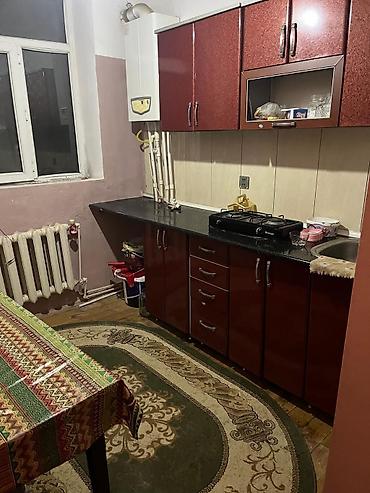 bakı kiraye: 230azn həyət evidir.2 mərtəbəli evin 1 ci mərtəbəsi.Hərşeyi evin — 3