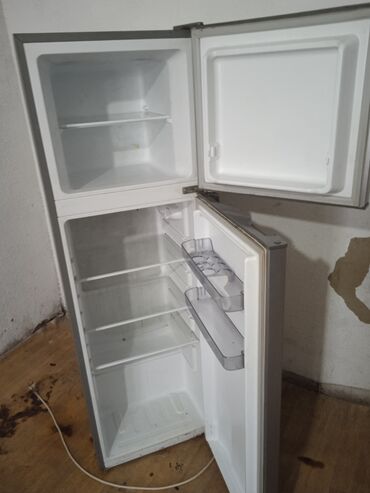 холодильник витринные: Холодильник Avest, Б/у, Двухкамерный, 155 *