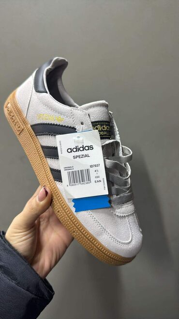 Women's Sneakers and athletic shoes: 40 — 8