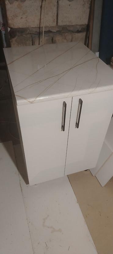 işlemiş mebeler: Mətbəx üçün alt şkaf - Material: ağ laminat korpus, mermər naxışlı iş — 1