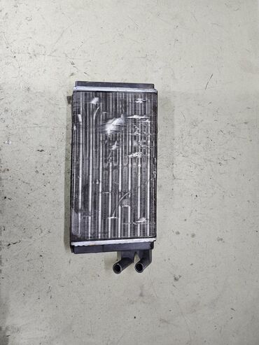 Радиаторы: Радиатор печки Audi 100 C3 / 100 C4, 1991г.в. Б/у, из Германии — 2