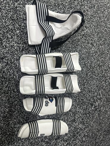 Спортивная форма: Кимоно, добок для тхэквондо Adidas (комплект из куртки, брюк и белого — 8