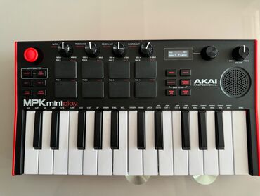 Другие музыкальные инструменты: Продаю MIDI-клавиатуру AKAI PRO MPK MINI PLAY MK3. Практически не