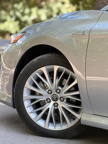 camry 55 xle: Toyota Camry: 2019 г., 2.5 л, Автомат, Гибрид, Седан — 6
