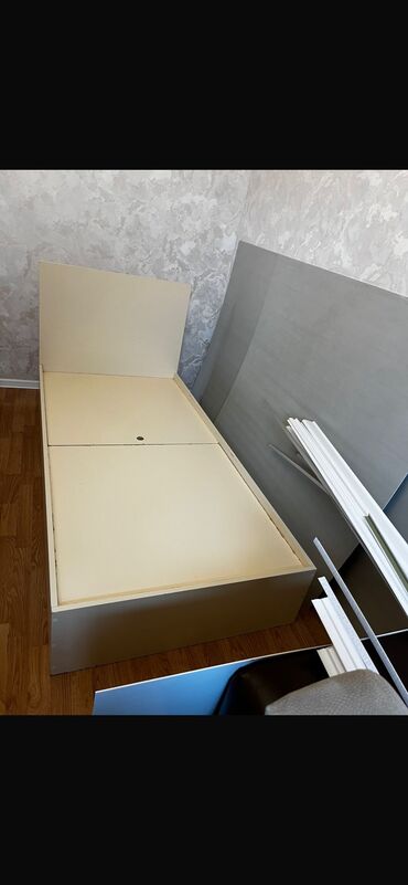 işlenmiş taxta: Б/у, Односпальная кровать, Без подьемного механизма, С матрасом, Без выдвижных ящиков