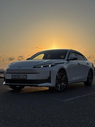 xarab masin: Avatr : 1.5 l | 2025 il Sedan — 1
