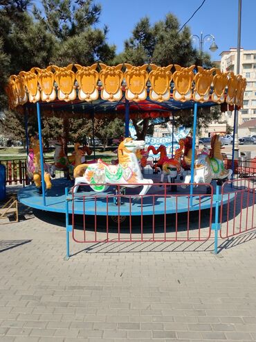 rayonda biznes: Karnaval karusel satılır. 12 ədəd at fiqurlardır. orjinal maldır. Tex