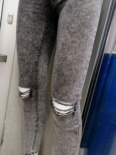 Farmerke: Predivne sive farmerice Na kolenima pocepan model Vel 26 sa puno na lalafo.rs — 5 Farmerke: Predivne sive farmerice Na kolenima pocepan model Vel 26 sa puno — 5