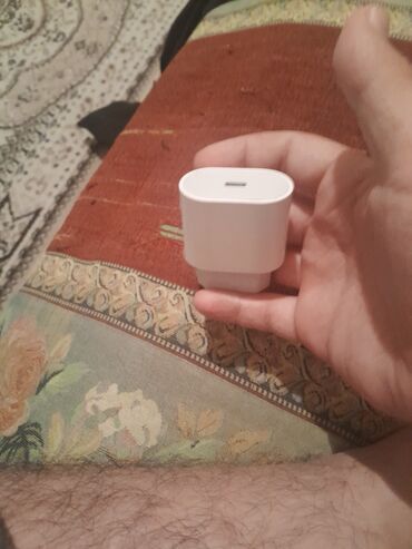1.2.iwlenmiw.mabil.telfonlar: Adapter Apple, Yeni