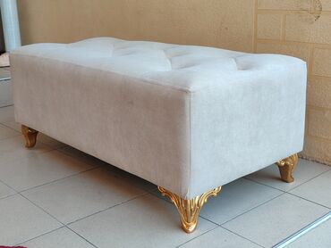 Пуфики: Элегантная банкетка прямоугольной формы, обтянутая мягкой тканью — 3