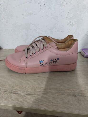 Кроссовки и спортивная обувь: Продаются женские кеды розового цвета 38 размер. цена договорная