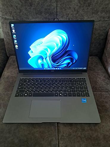 Təmiz və səliqəli vəziyyətdə olan HONOR (Model: BRG-585) noutbuku