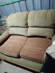 маленький офисный стол: Прямой диван, Б/у, Двухместный