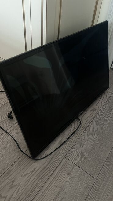 купить бэушный телевизор: Телевизор Samsung, диагональ примерно 32–40". ЖК-панель, настольная