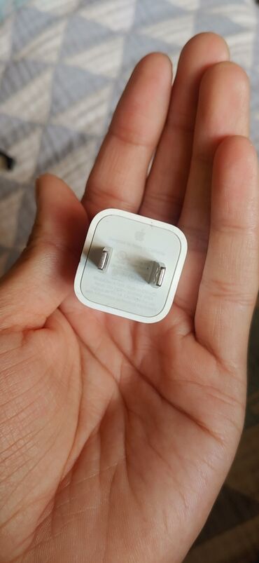 Зарядные устройства: Адаптер питания для iPhone
оригинал 
150 сом