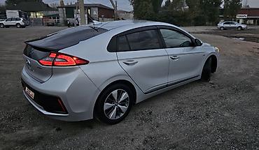 Toyota: Toyota Prius: 2018 г., 1.6 л, Вариатор, Гибрид, Хэтчбэк — 15