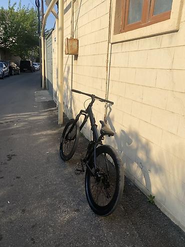 Velosipedlər: Elektrik dağ velosipedi – mat qara rəng, iri 27.5–29" təkərlər və — 3