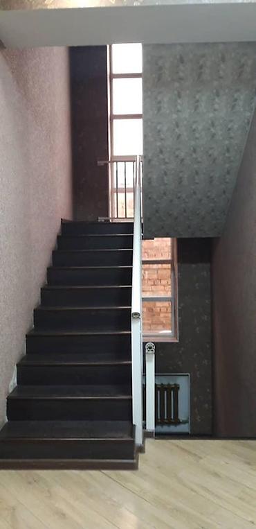 Аренда помещений свободного назначения: Сдаётся в аренду отдельный зал с большим крытым двором. Что внутри: - — 6