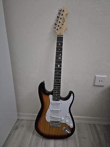 elektron gitara per page 40: Elektrik gitara – Strat tipli korpus, sunburst rəng keçidi — 4