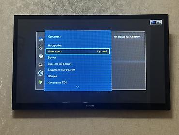 кронштейн с полкой: Телевизор Samsung LCD, диагональ 32" (примерно). Настенное исполнение — 1