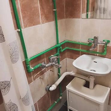 Stan na dan: Garsonjera - Prizemni ulaz kroz ograđenu terasu sa stepeništem i — 11