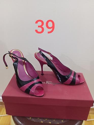 Личные вещи: - Brend: Salvatore Ferragamo - Model: Açıq burunlu, arxadan kəmərli — 1